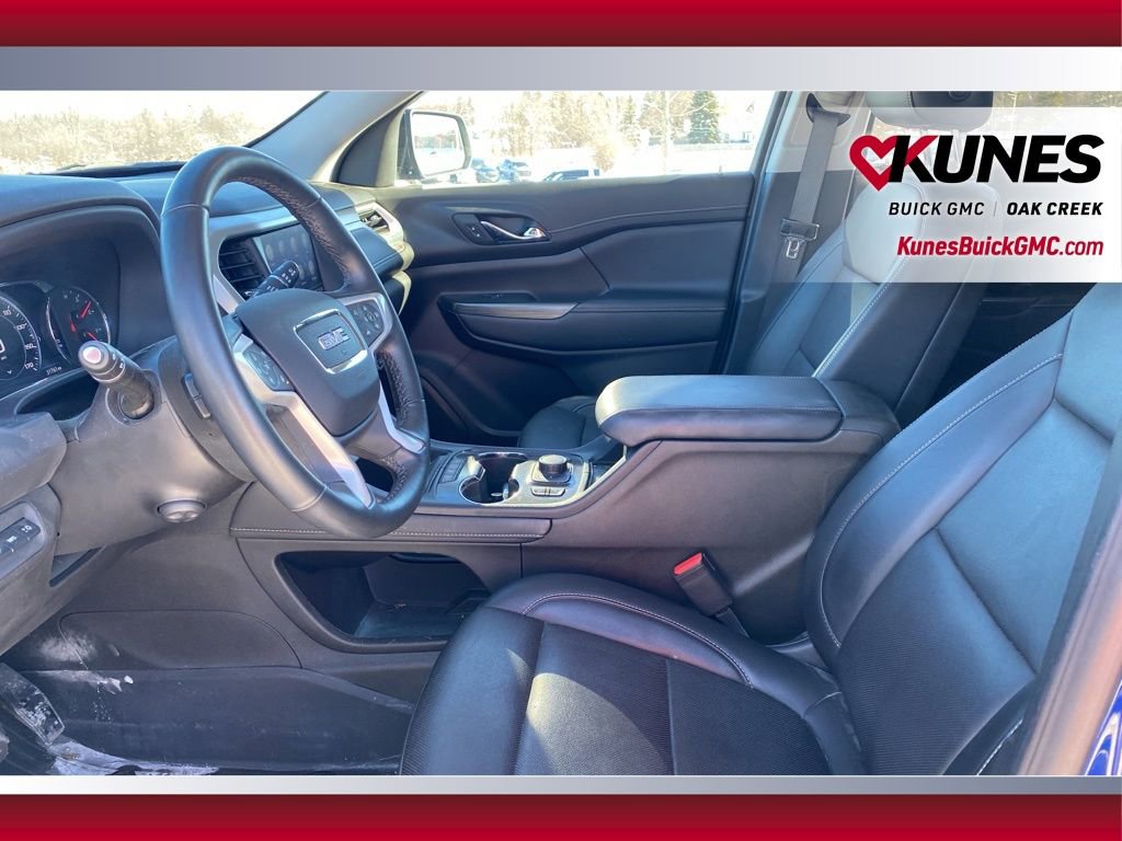 Used 2023 GMC Acadia SLT w/ Elevation Edition image 9