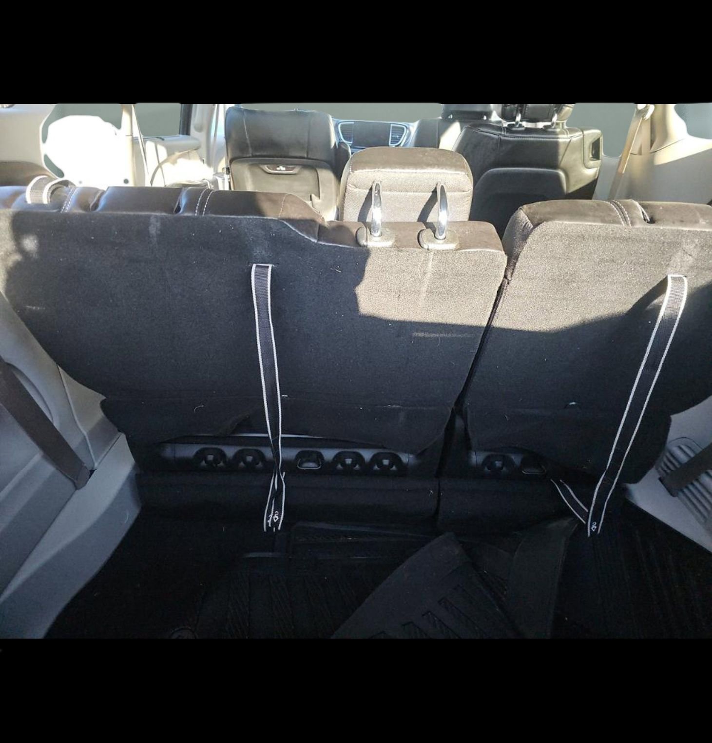 Used 2023 Chrysler Pacifica Touring-L image 7