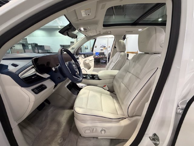 Used 2025 Buick Enclave Avenir w/ Super Cruise Package FWD image 7