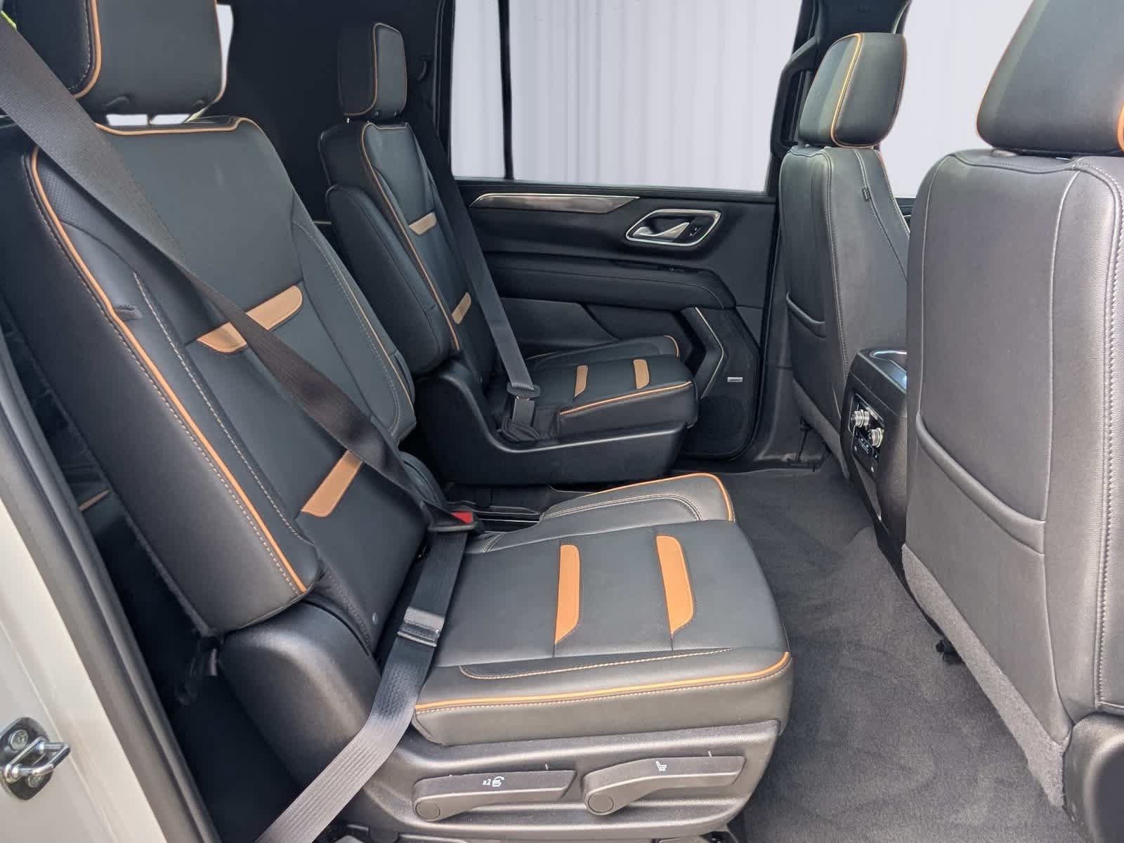 Used 2023 GMC Yukon XL AT4 w/ Technology Package AWD/4WD image 11
