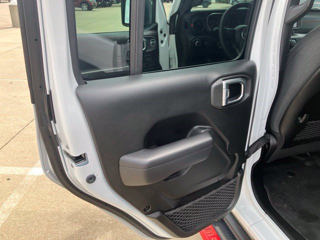 Used 2024 Jeep Wrangler Unlimited Rubicon w/ Convenience Group AWD/4WD image 25