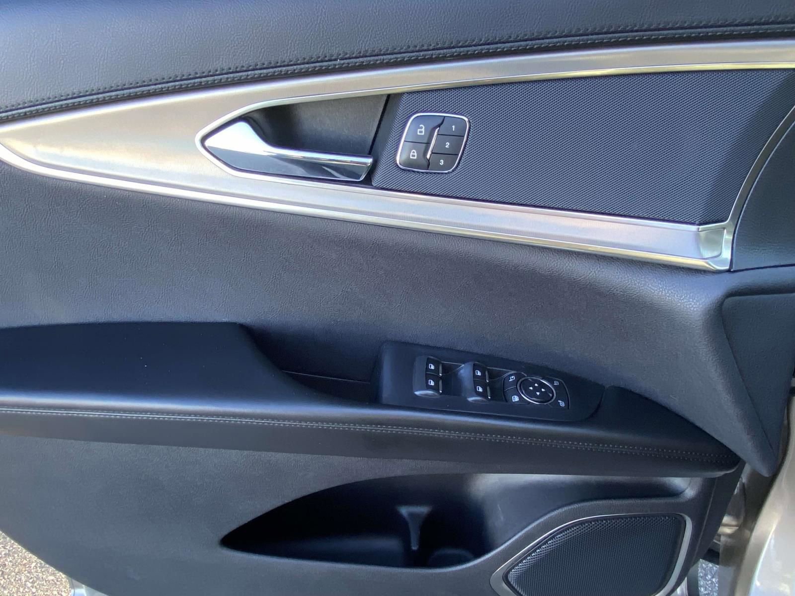 Used 2019 Lincoln Nautilus Select w/ Cargo Utility Package image 15