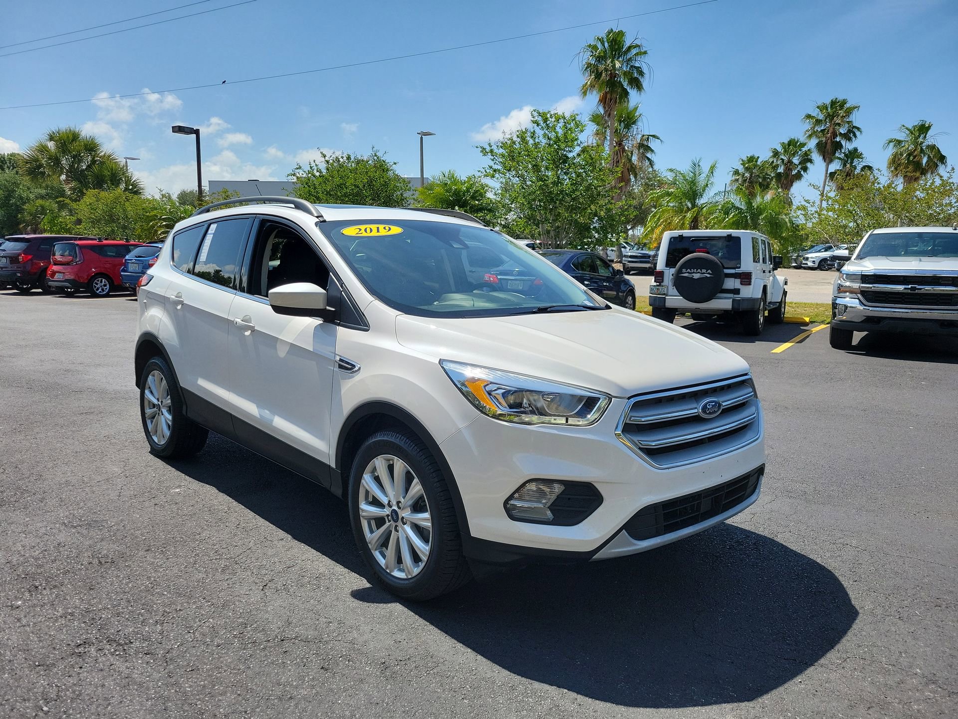 Used 2019 Ford Escape SEL AWD/4WD image 2