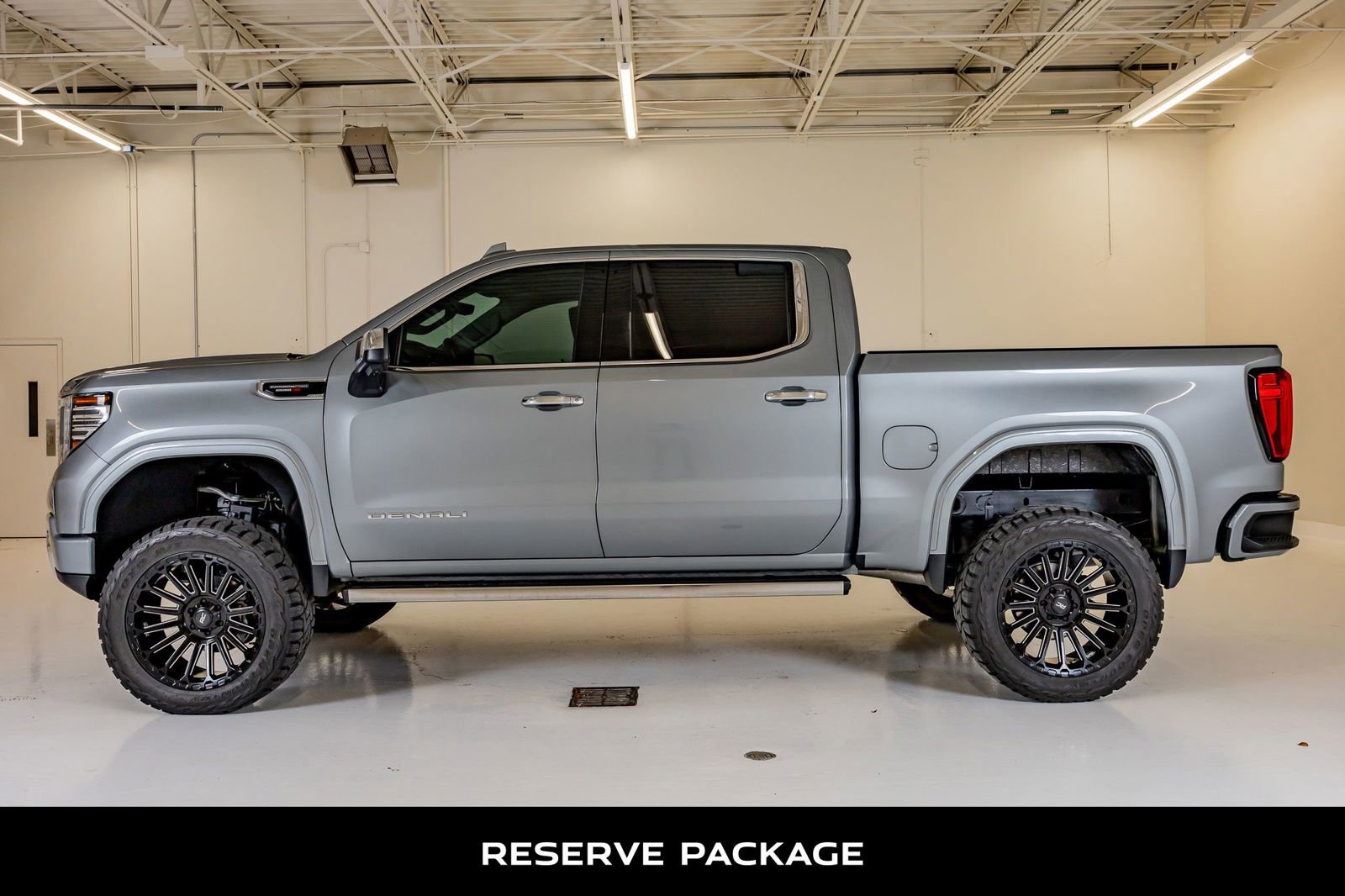 Used 2023 GMC Sierra 1500 Denali w/ Denali Reserve Package AWD/4WD image 5