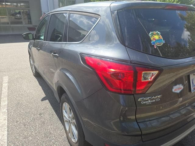 Used 2019 Ford Escape SE FWD image 3