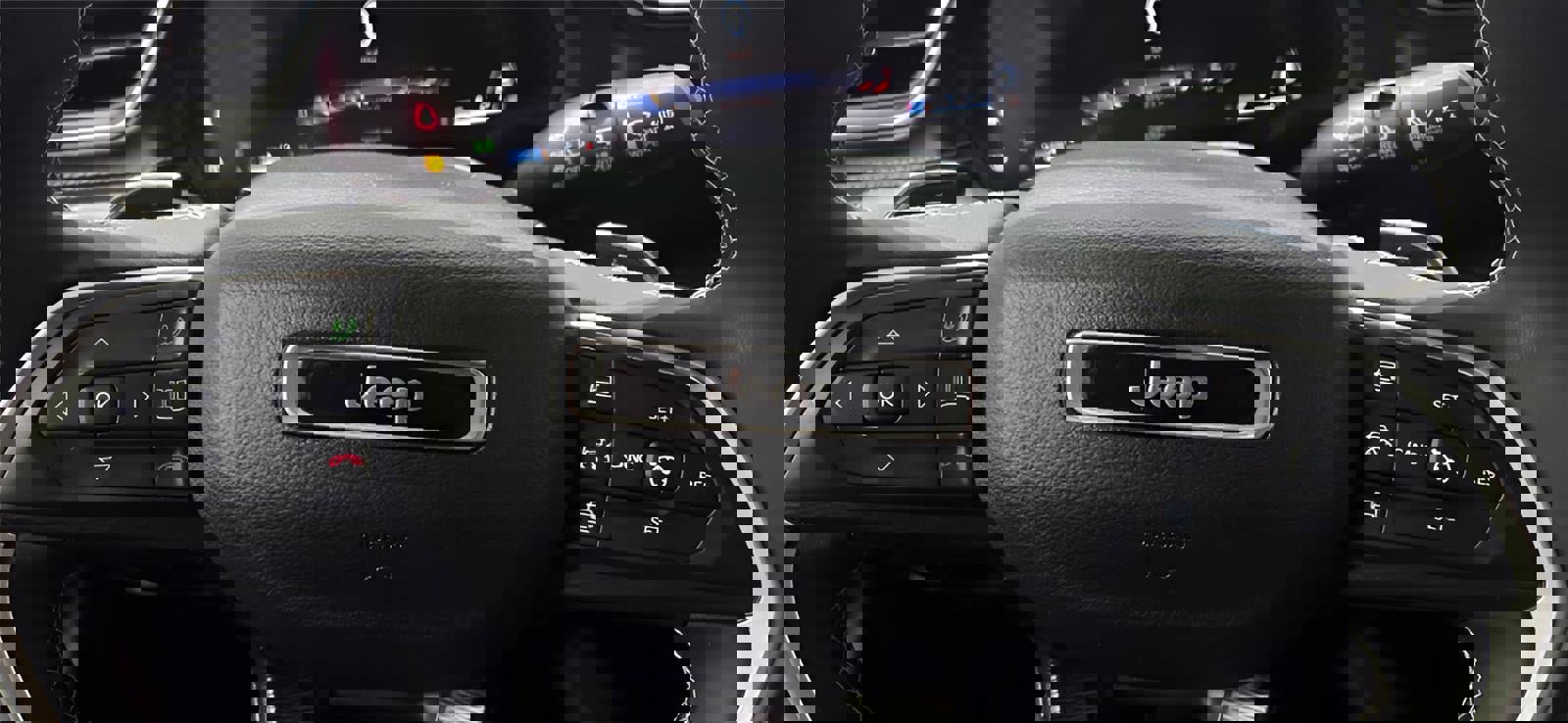 Used 2023 Jeep Grand Cherokee Laredo image 11