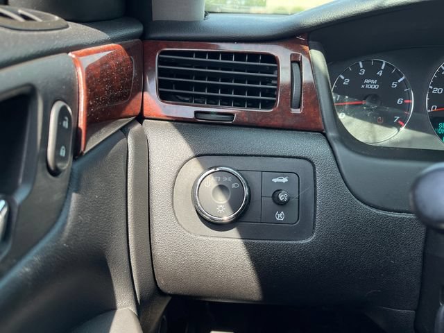 Used 2008 Chevrolet Impala LT w/ Luxury Edition Package FWD image 24