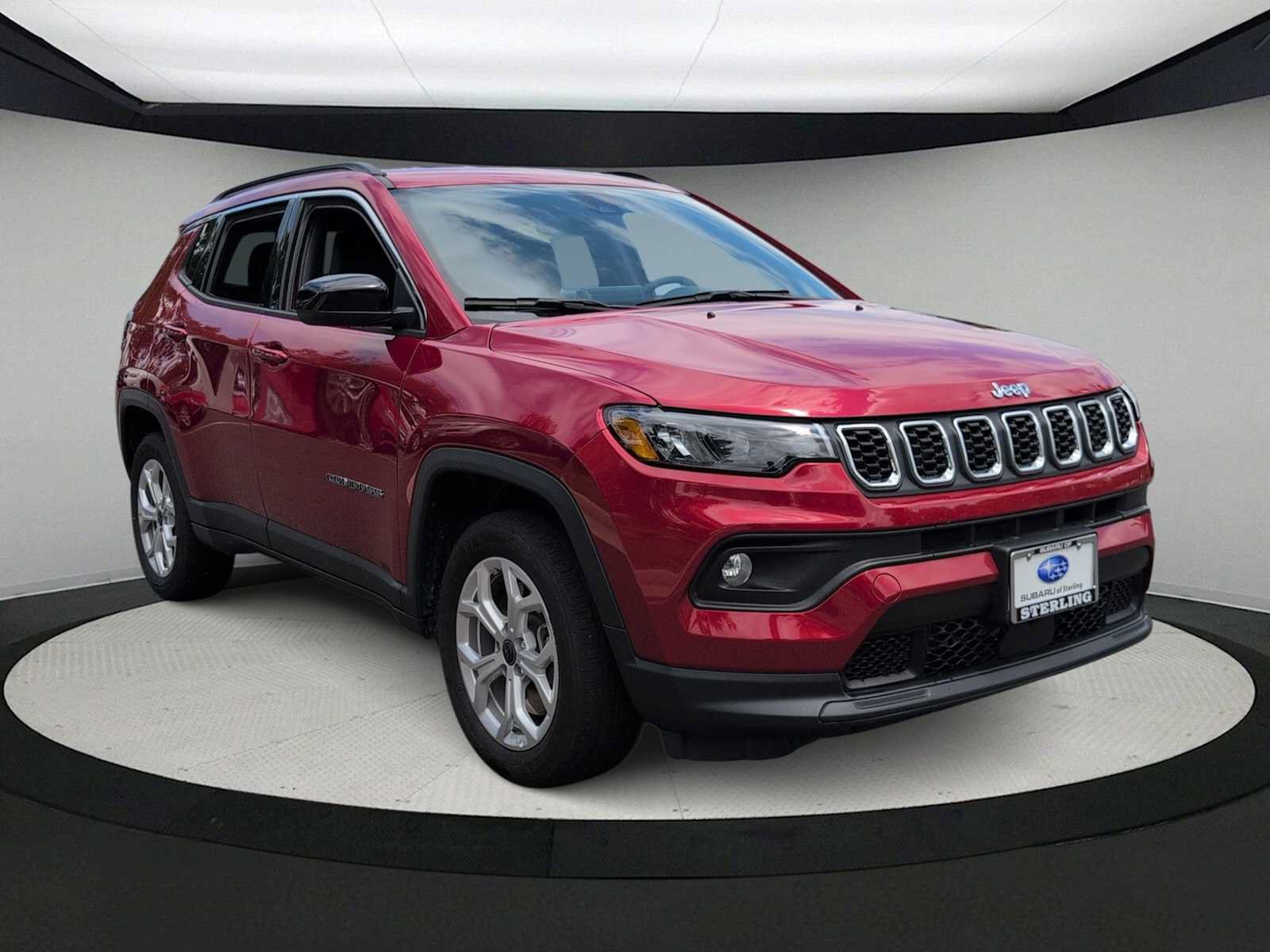 Used 2025 Jeep Compass Latitude AWD/4WD image 2