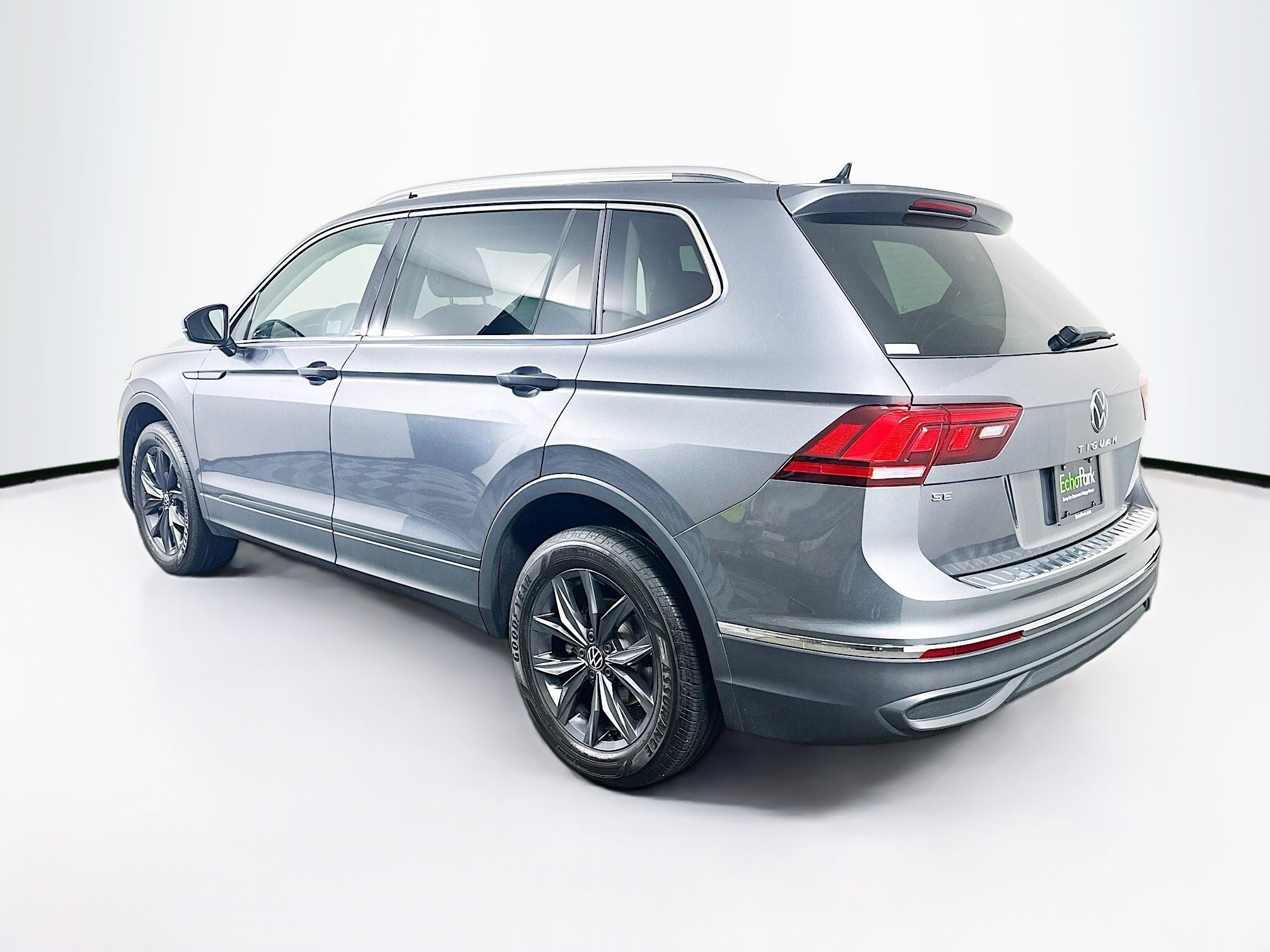 Used 2022 Volkswagen Tiguan SE image 5