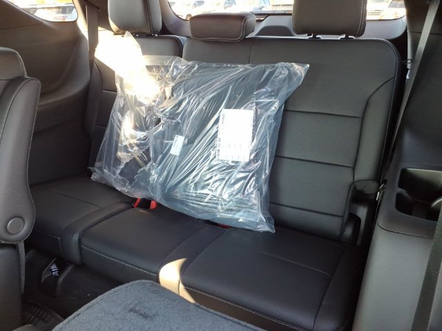 New 2027 Chevrolet Traverse LT w/ LPO, Floor Liner Package FWD image 10