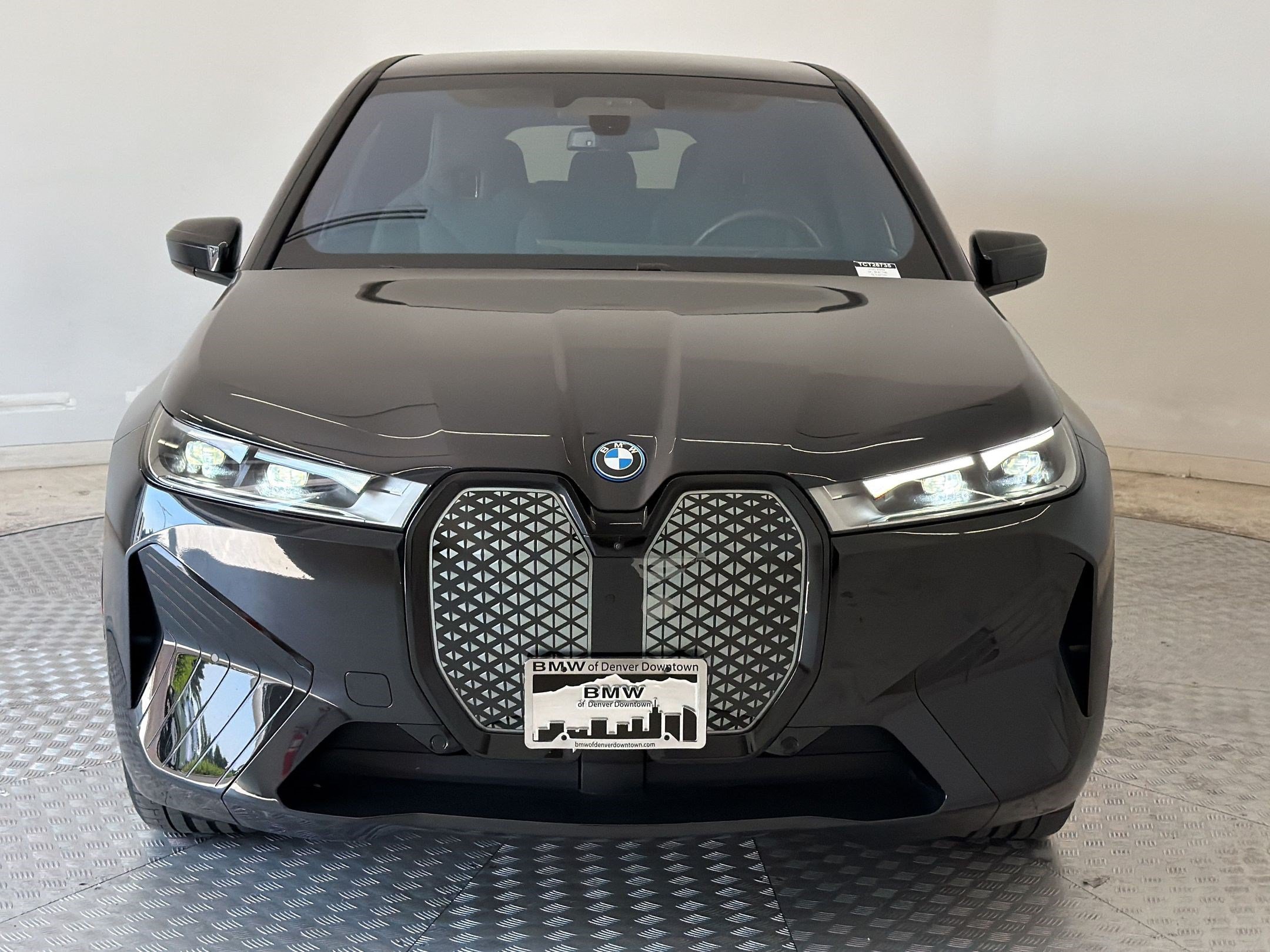 Used 2025 BMW iX xDrive50 w/ Premium Package AWD/4WD image 6