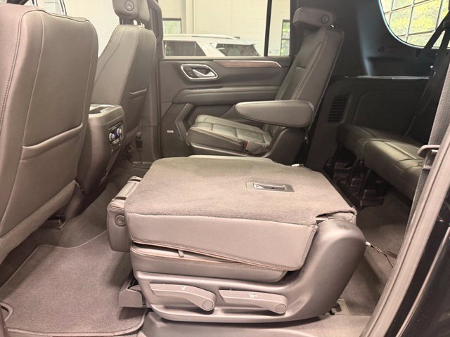 Used 2024 Chevrolet Suburban High Country AWD/4WD image 25
