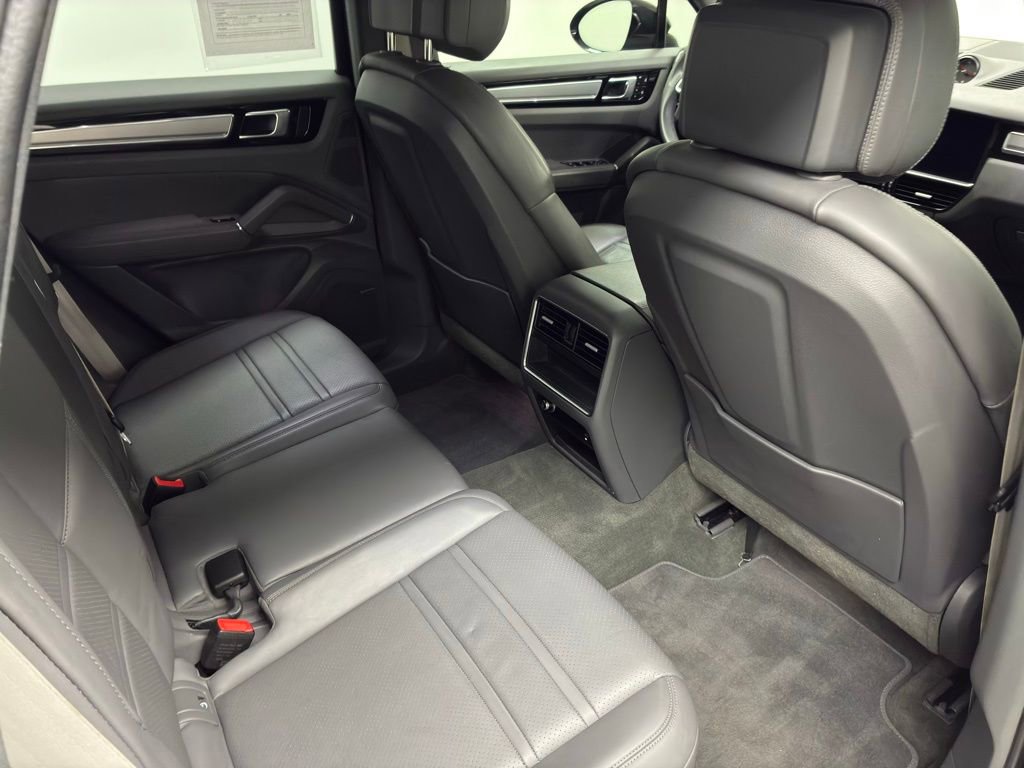 Used 2022 Porsche Cayenne Platinum Edition image 53