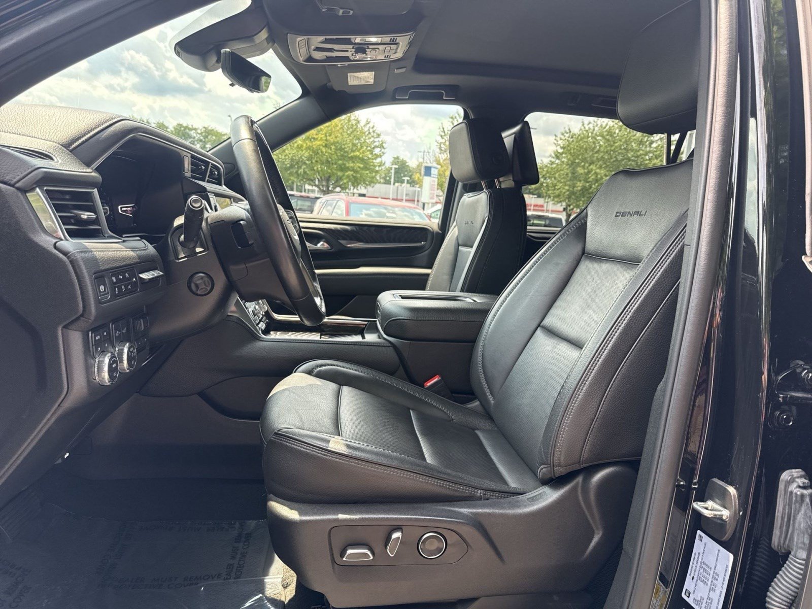 Used 2024 GMC Yukon XL Denali w/ Denali Reserve Package AWD/4WD image 13