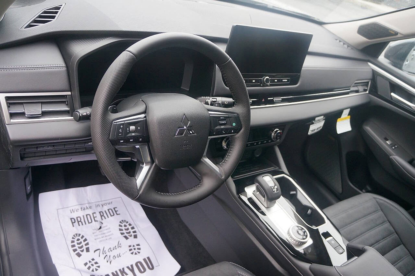 New 2025 Mitsubishi Outlander SE image 16