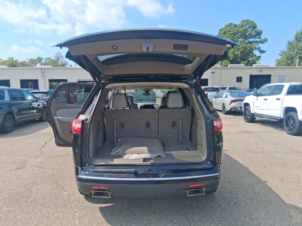 Used 2018 Chevrolet Traverse Premier w/ Driver Confidence II Package FWD image 19