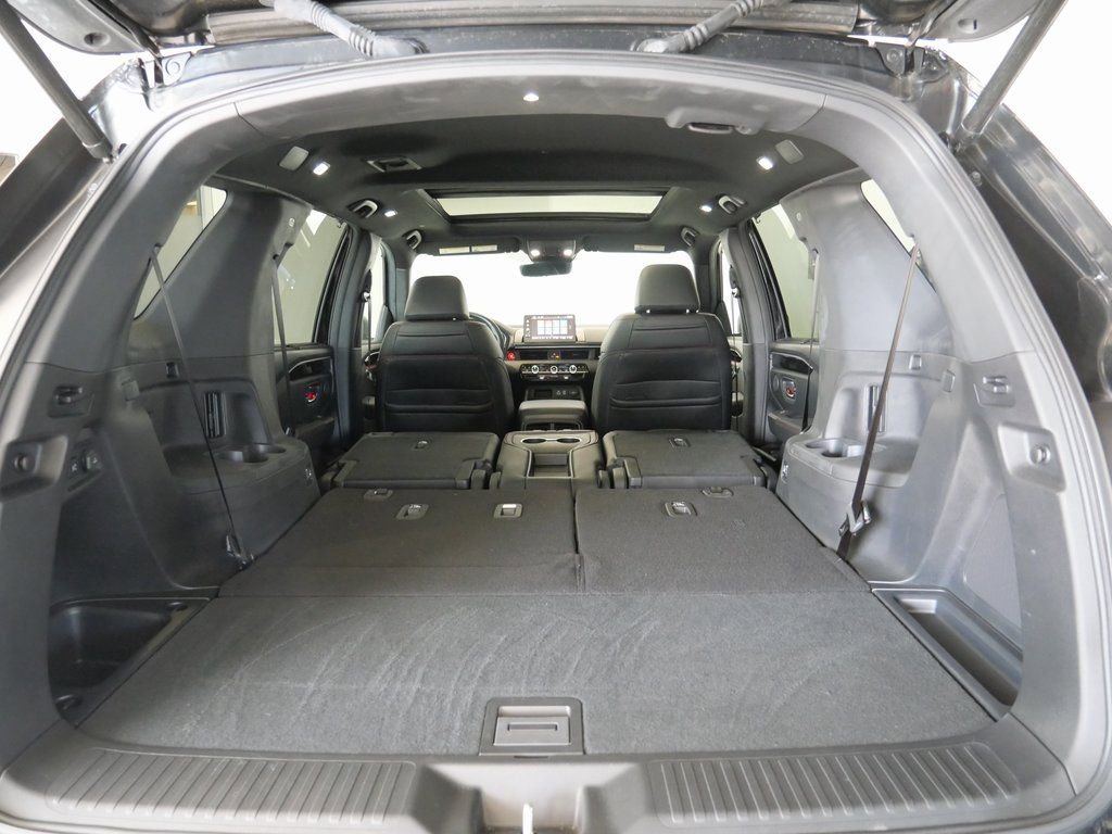 Used 2025 Honda Pilot Black Edition image 28