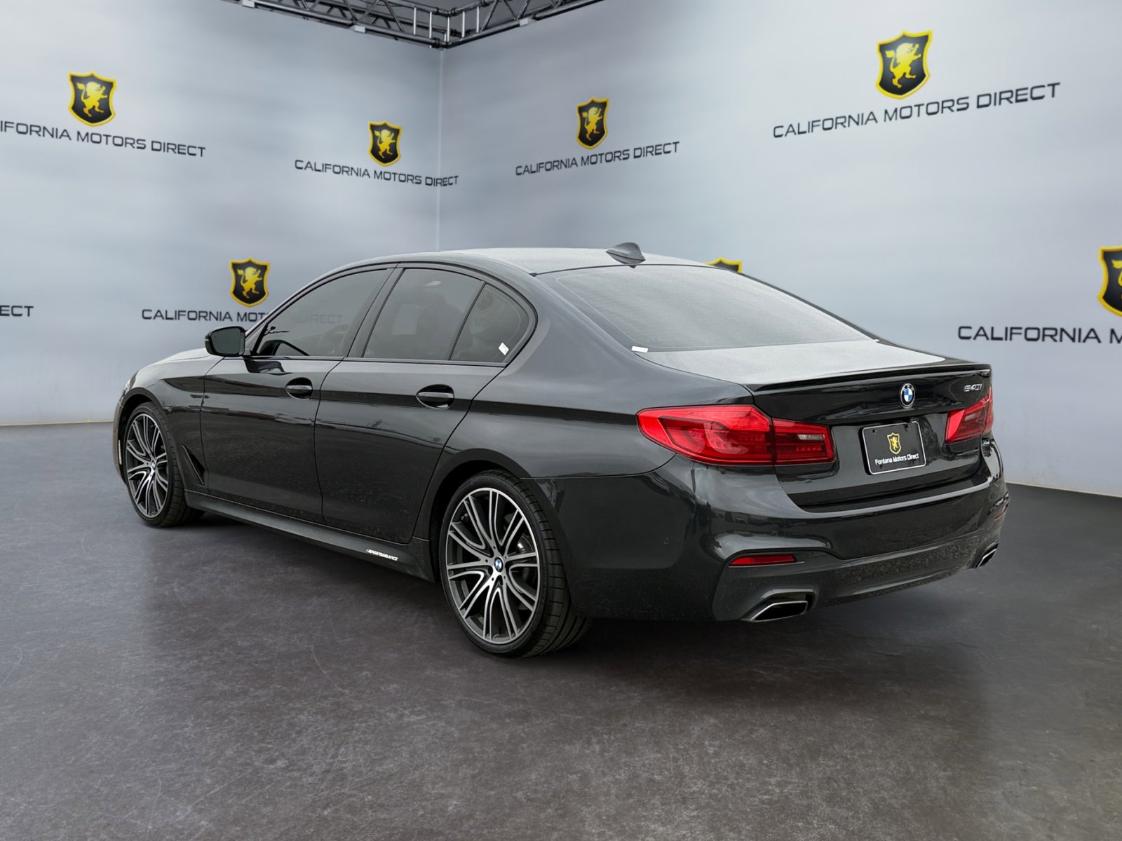 Used 2019 BMW 540i w/ M Sport Package image 3