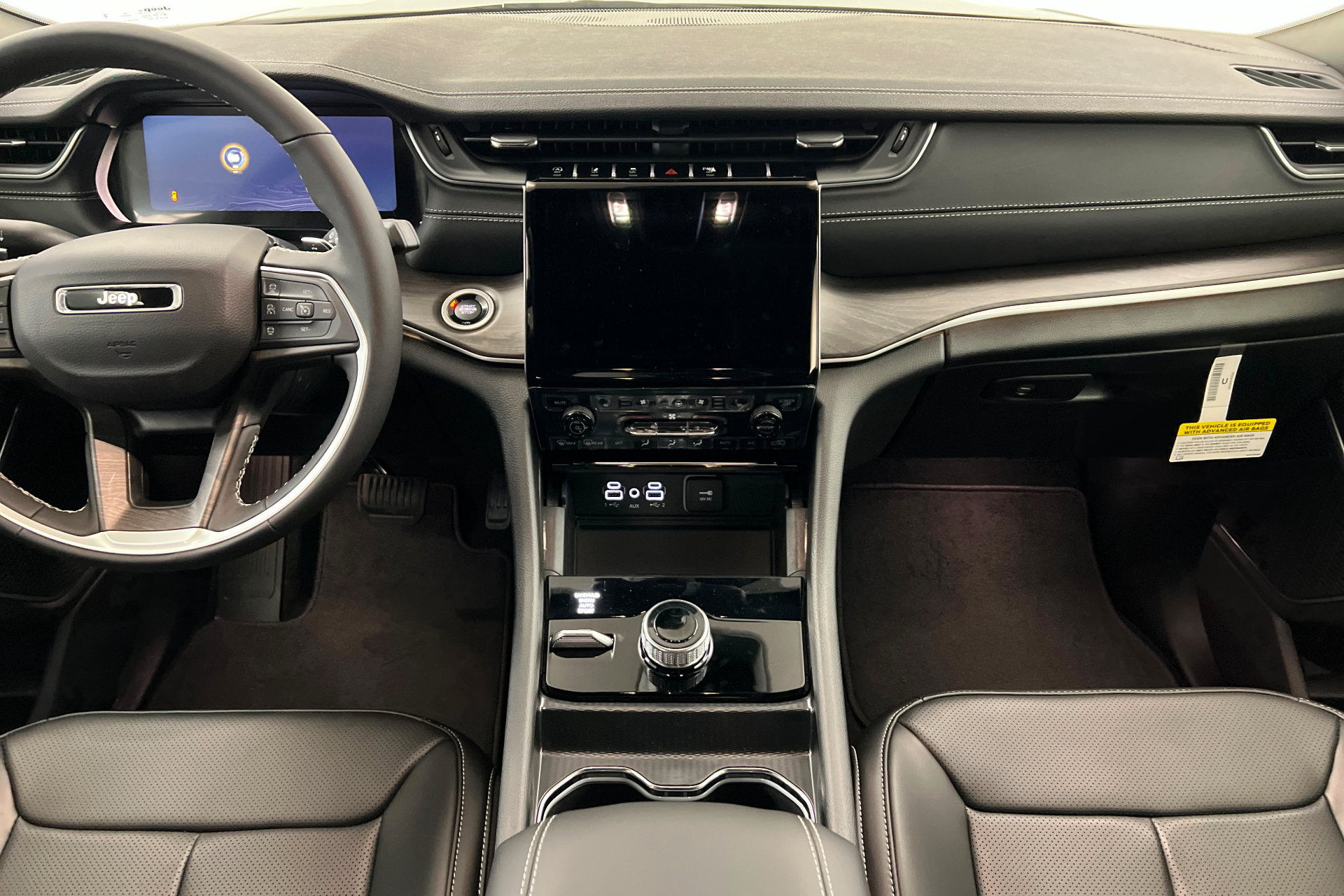 New 2025 Jeep Grand Cherokee Limited w/ Luxury Tech Group II AWD/4WD image 13