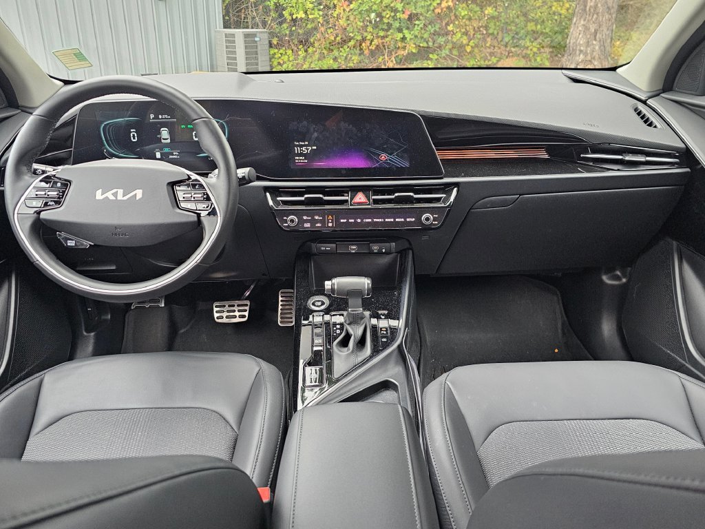 Used 2023 Kia Niro EX Touring FWD image 18