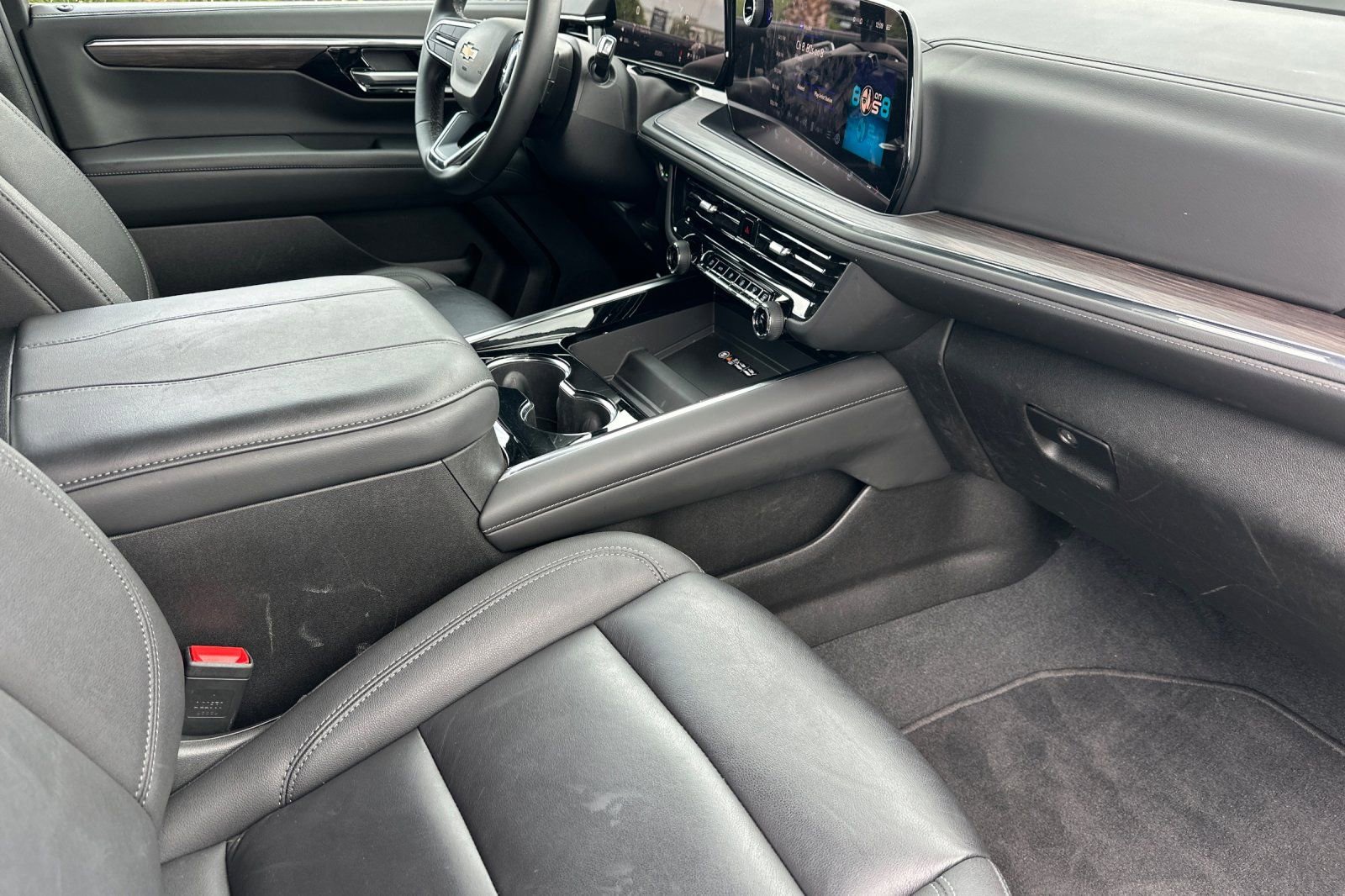 Used 2025 Chevrolet Tahoe LT AWD/4WD image 17