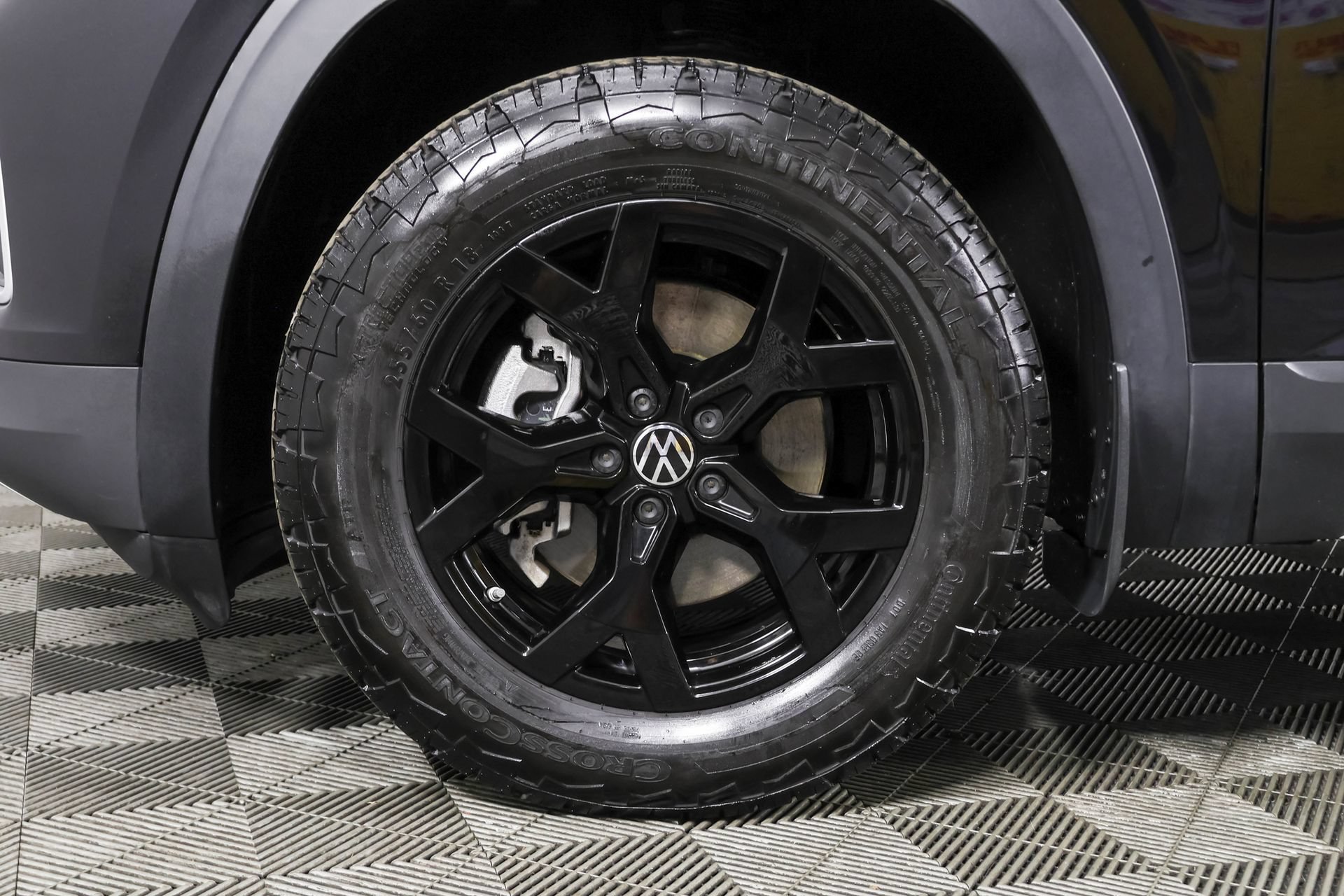 Used 2025 Volkswagen Atlas Peak Edition SE AWD/4WD image 22