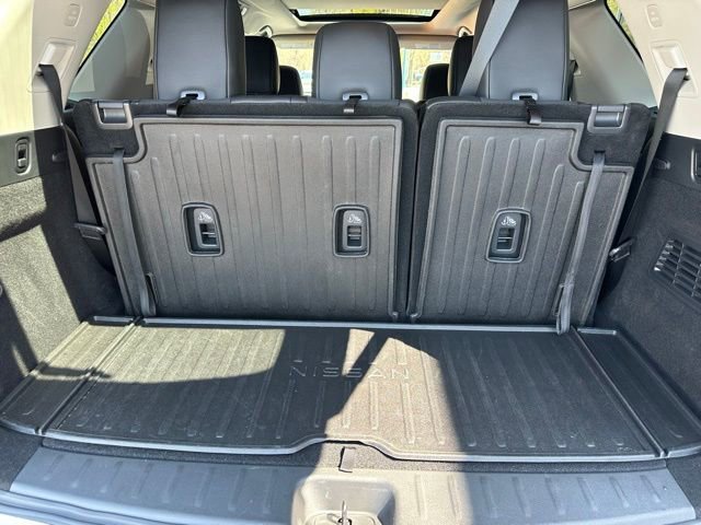 Used 2025 Nissan Pathfinder Platinum AWD/4WD image 24