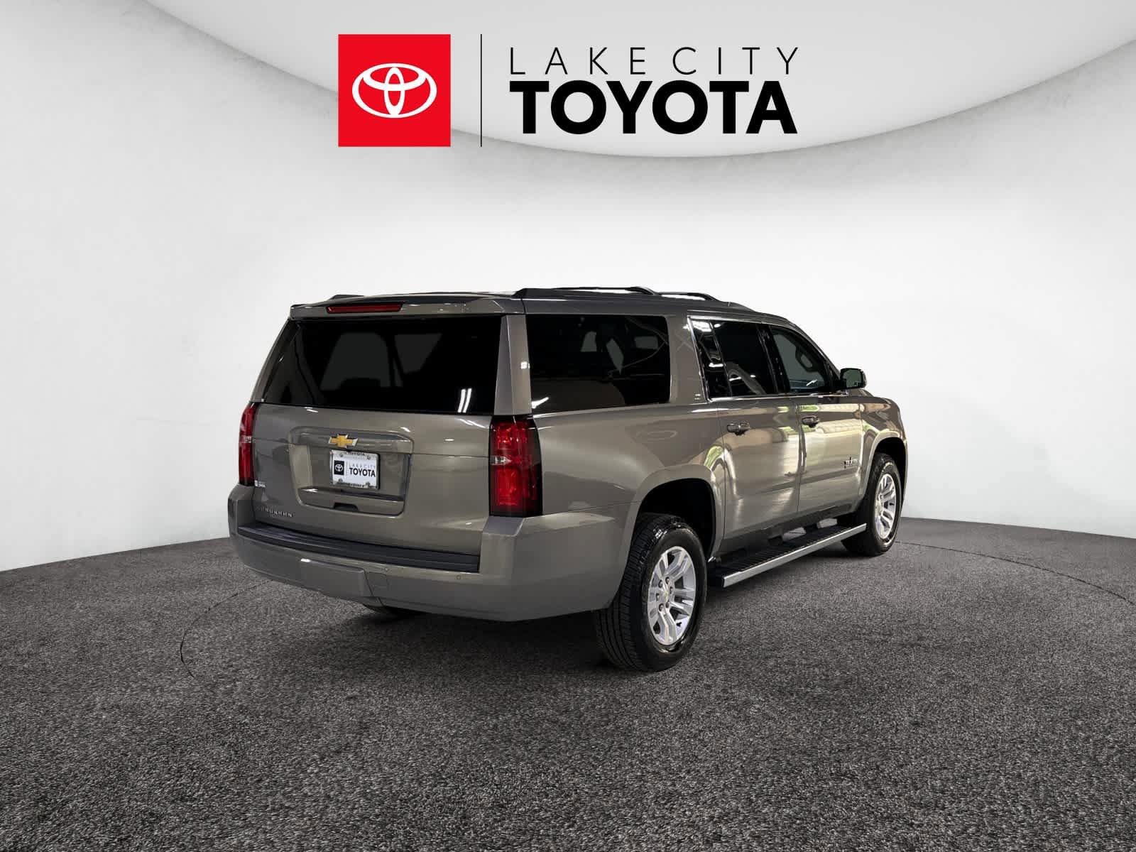 Used 2018 Chevrolet Suburban LT w/ Texas Edition Package RWD image 9