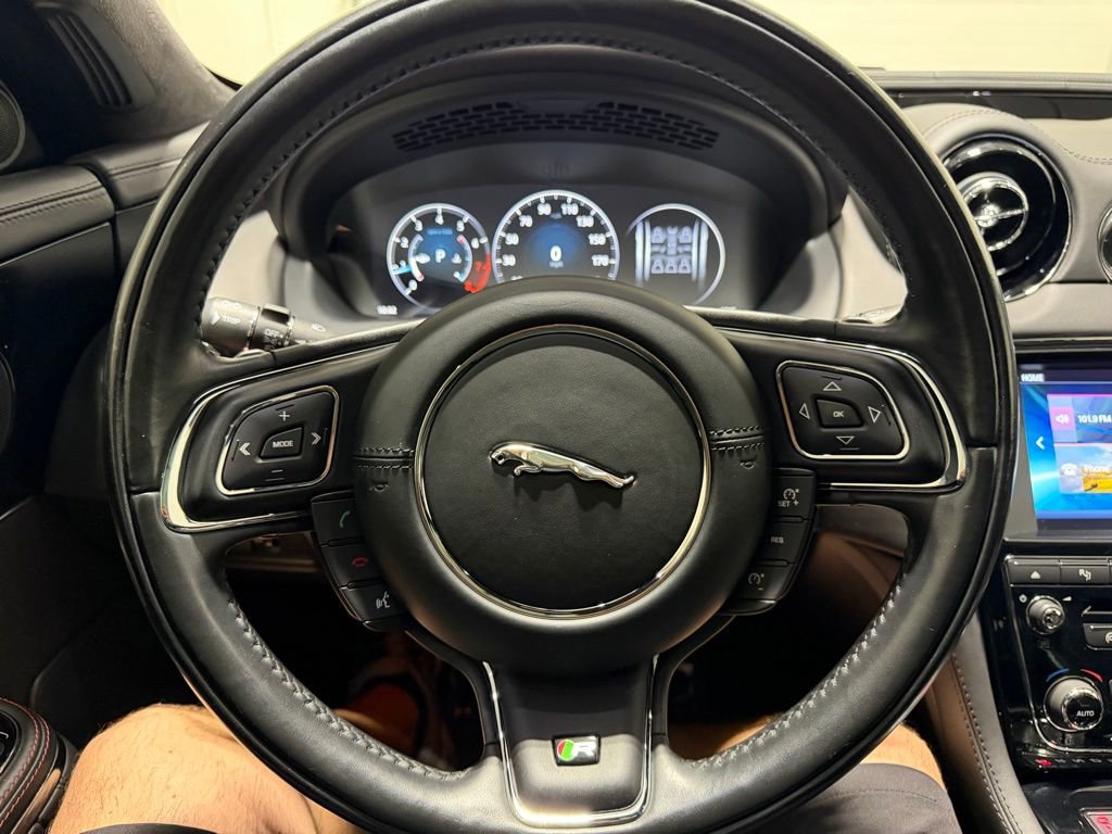 Used 2016 Jaguar XJ RWD image 11