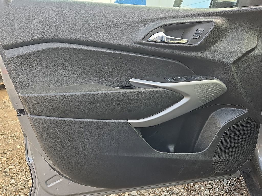 Used 2024 Chevrolet Trax LS w/ LS Convenience Package image 17