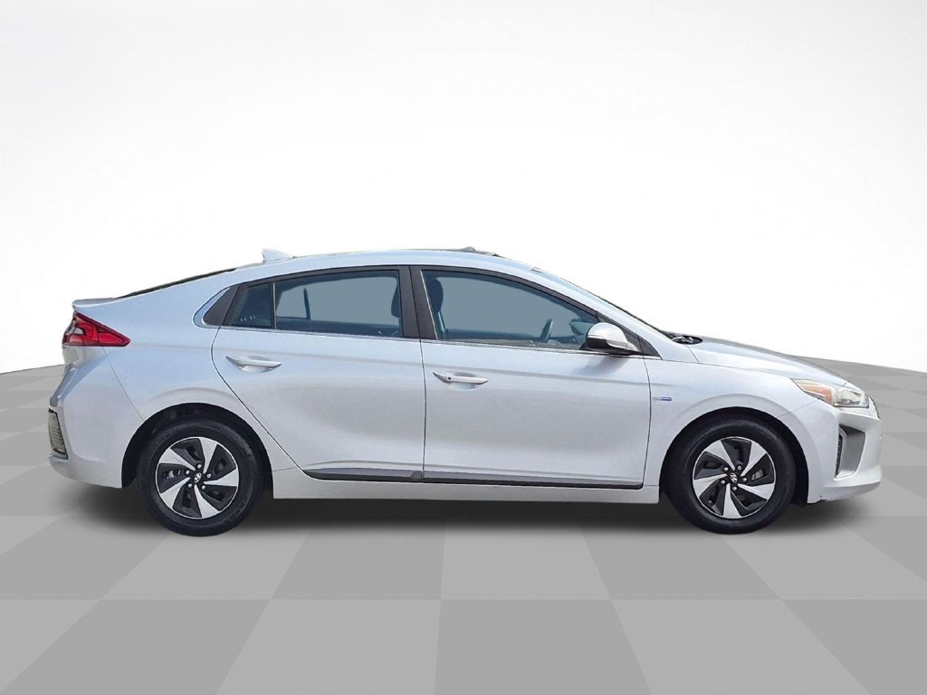 Used 2017 Hyundai Ioniq SEL FWD image 4