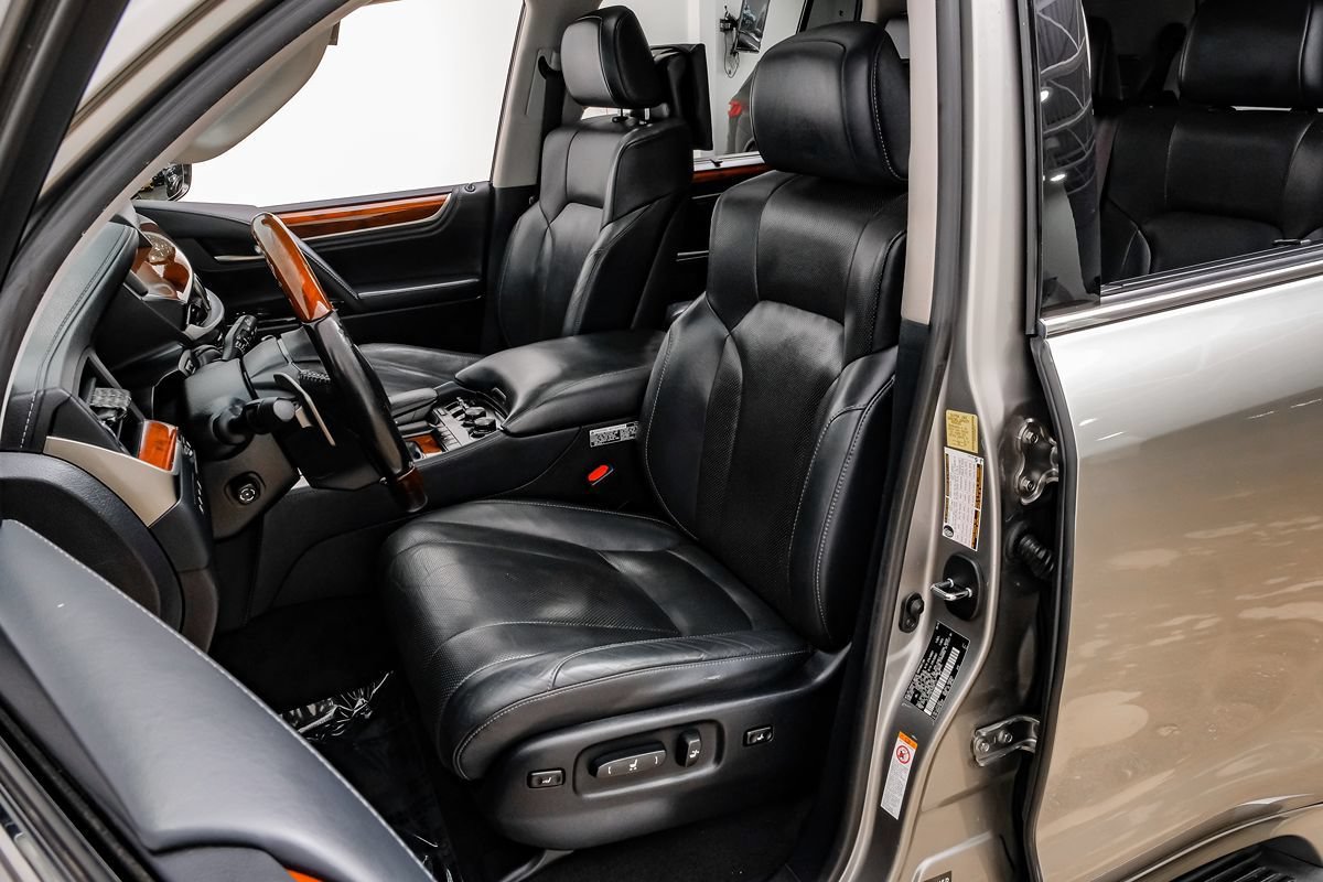 Used 2019 Lexus LX 570 4WD w/ Luxury Package image 26