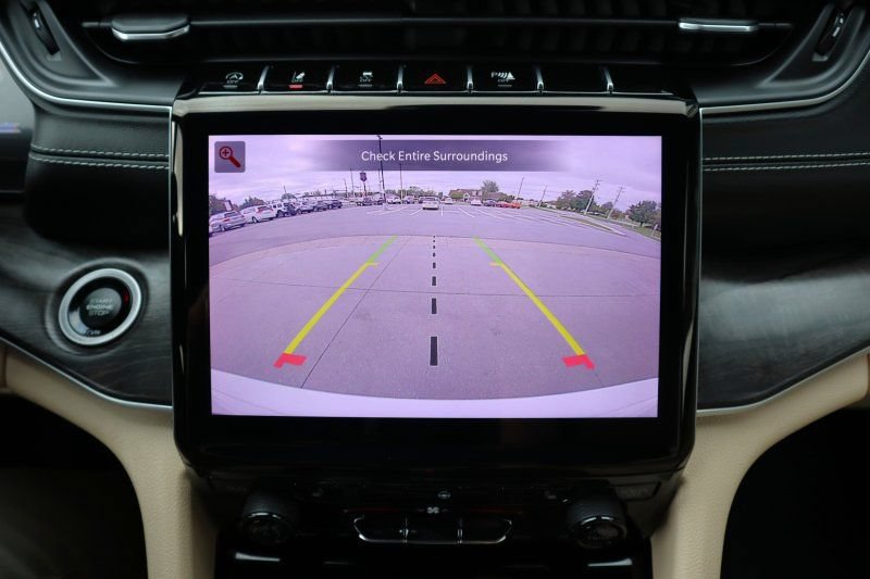 Used 2023 Jeep Grand Cherokee Limited AWD/4WD image 12