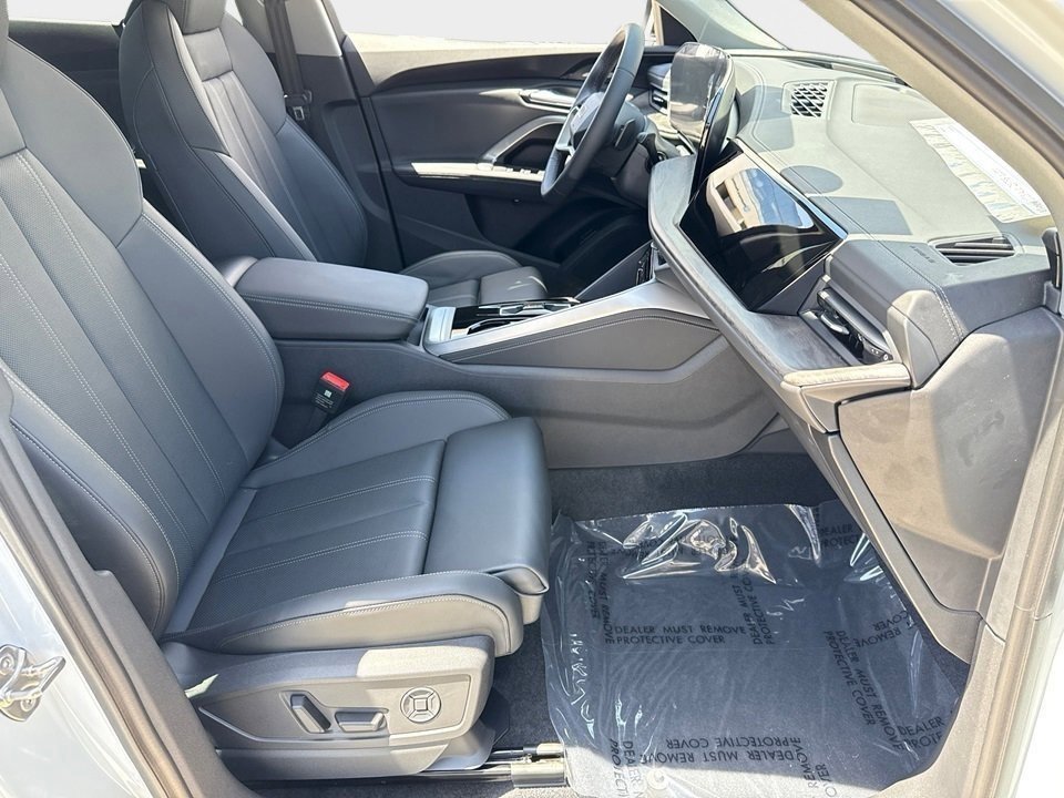 Certified 2025 Audi Q5 2.0T Premium Plus w/ Premium Plus image 11