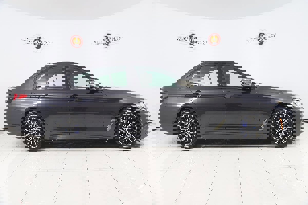 Used 2023 BMW M550i xDrive image 2