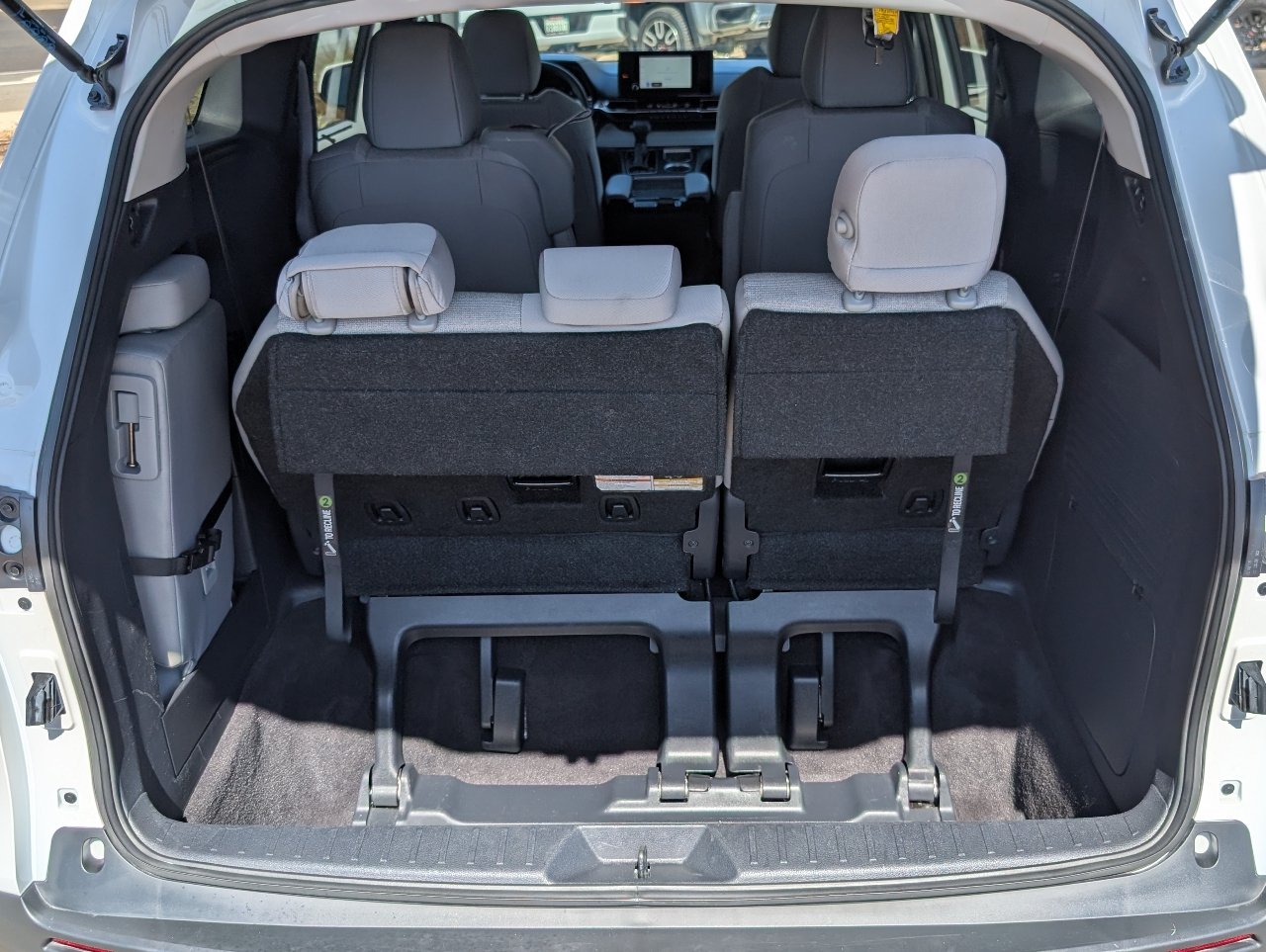 Used 2025 Toyota Sienna LE FWD image 10