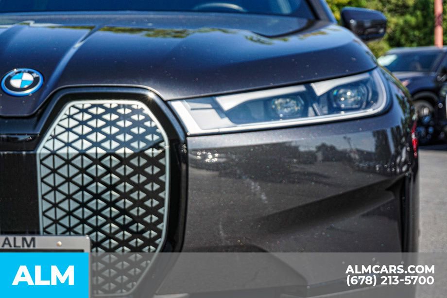 Used 2022 BMW iX xDrive50 w/ Dynamic Handling Package image 11