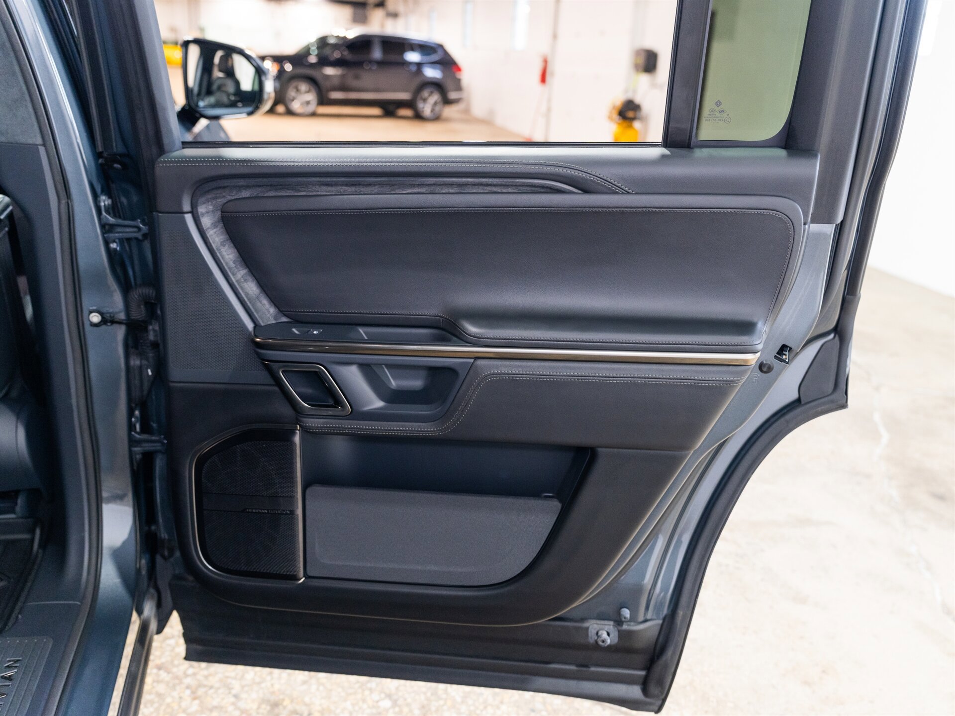 Used 2022 Rivian R1S Launch Edition AWD/4WD image 35