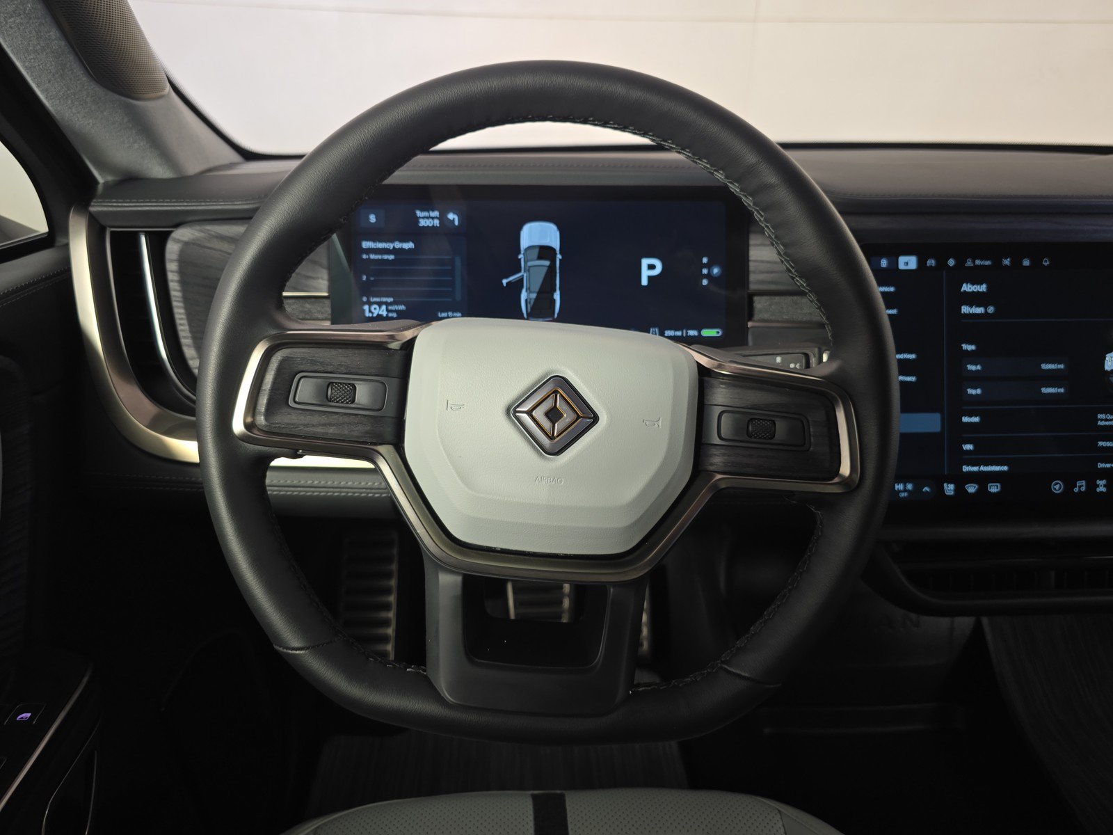 Used 2024 Rivian R1S Adventure AWD/4WD image 28