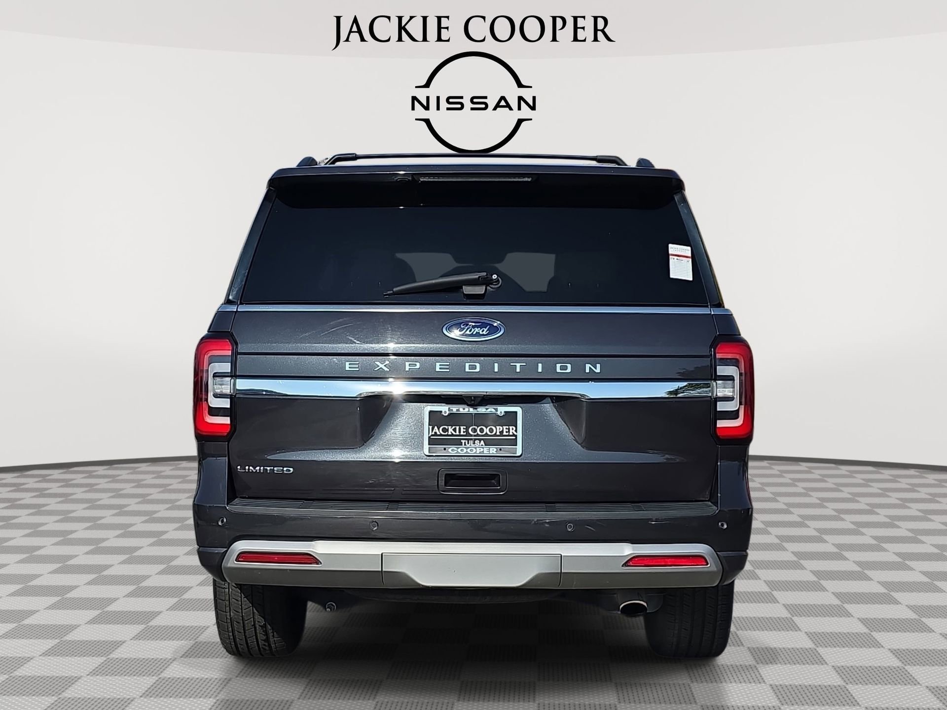 Used 2024 Ford Expedition Limited AWD/4WD image 6