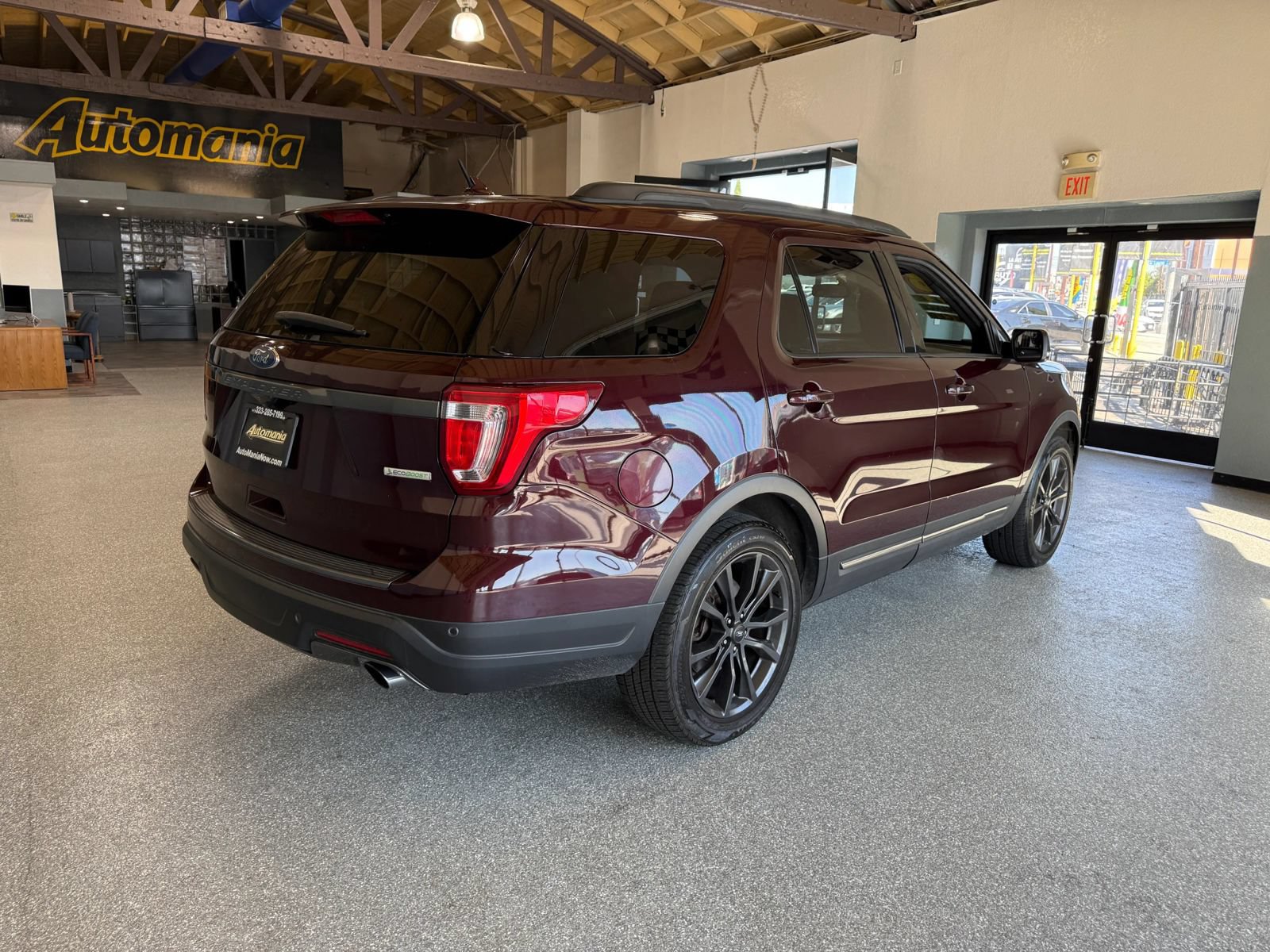 Used 2018 Ford Explorer XLT w/ Equipment Group 202A FWD image 7