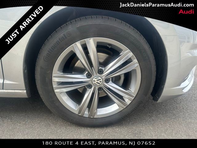 Used 2020 Volkswagen Jetta R-Line w/ R-Line Cold Weather Package image 11