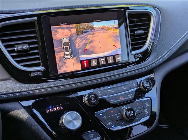 New 2026 Chrysler Pacifica Select image 14