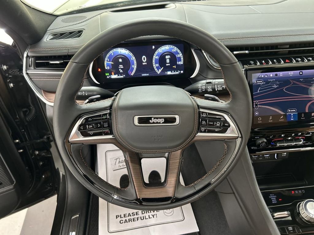 Used 2023 Jeep Grand Cherokee L Summit w/ Advanced Protech Group IV AWD/4WD image 4