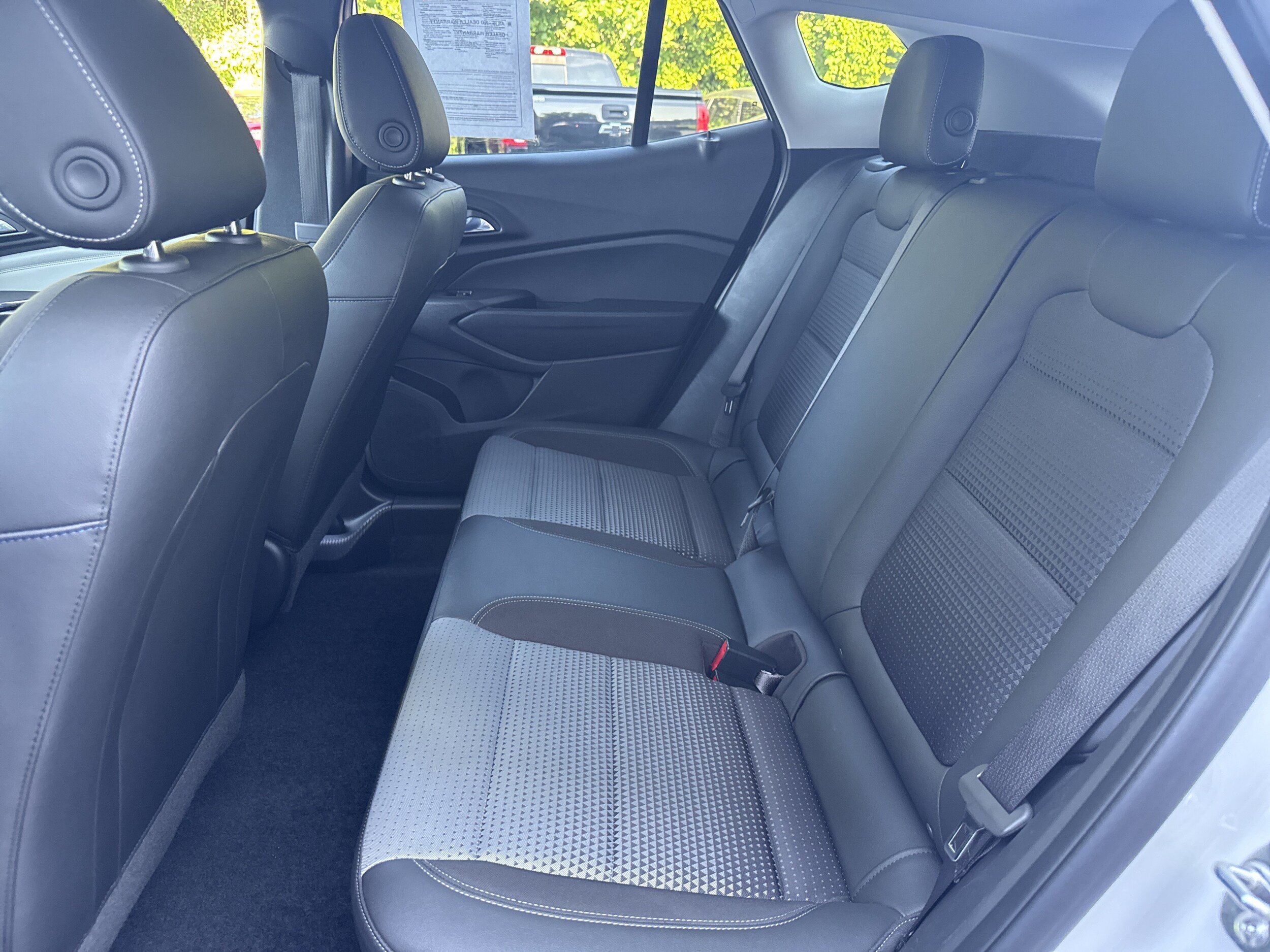 Used 2025 Chevrolet Trax LT FWD image 8