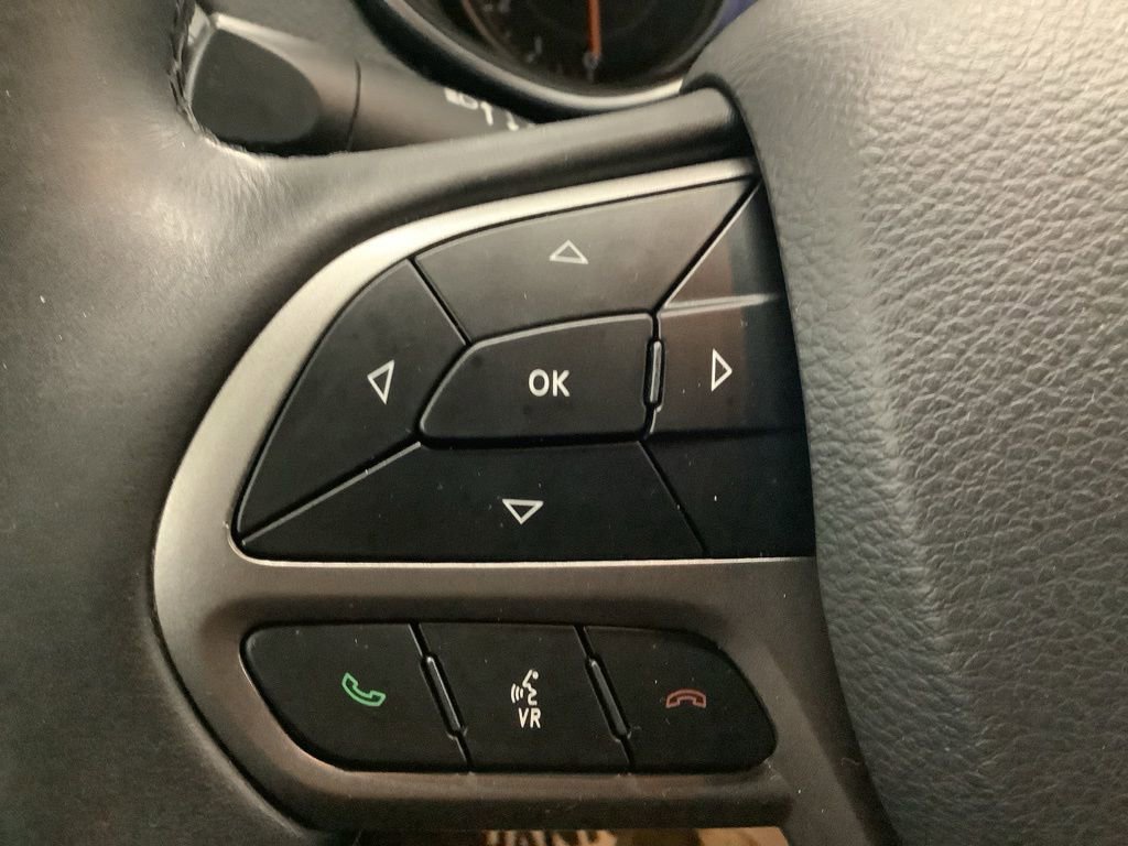 Used 2019 Jeep Cherokee Limited image 13