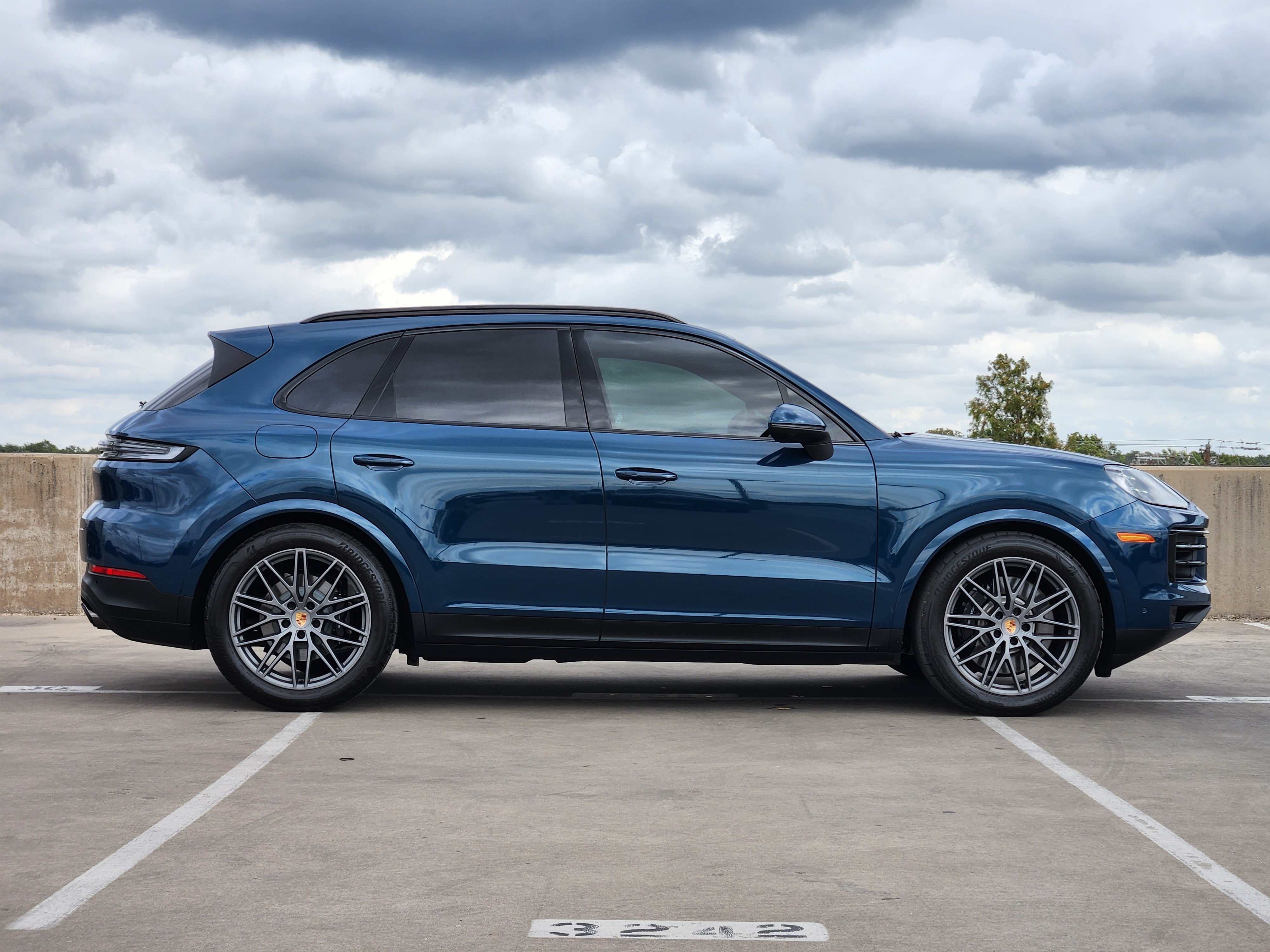 Certified 2025 Porsche Cayenne S AWD/4WD image 9