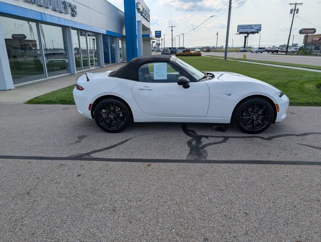 Used 2021 MAZDA MX-5 Miata Club RWD image 2