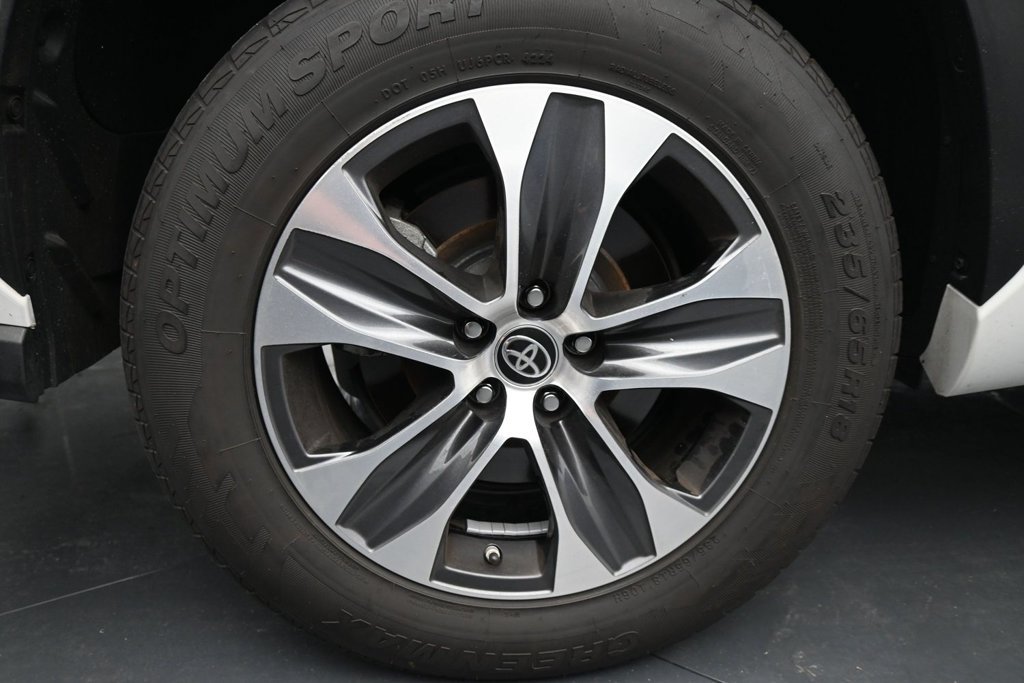 Used 2024 Toyota Highlander XLE FWD image 10