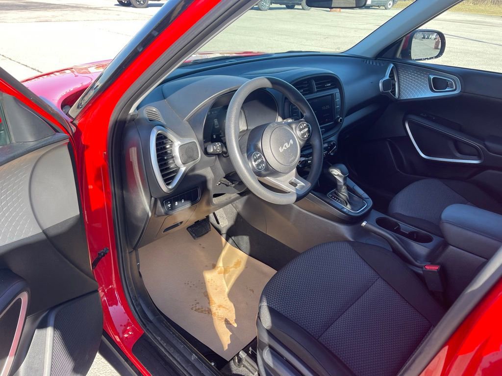 Used 2024 Kia Soul LX w/ Option Group 015 image 13